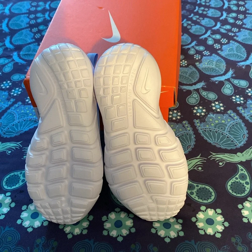 🌻🌻Unisex Nike flex runner brand new size 11 toddler - Picture 3 of 5